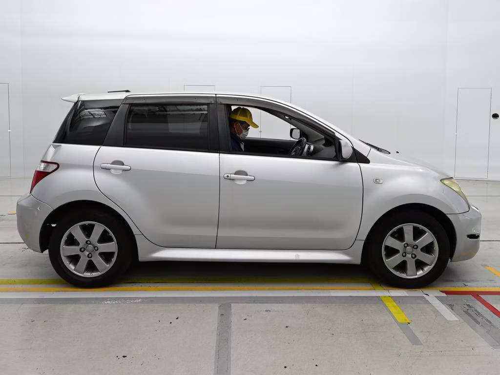 TOYOTA IST