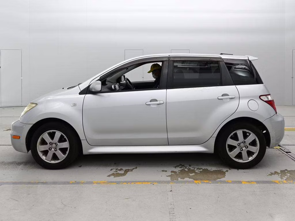 TOYOTA IST