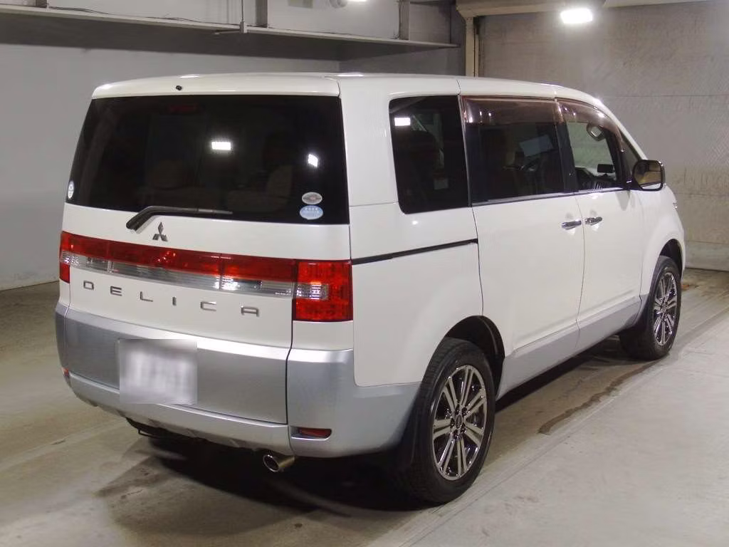 MITSUBISHI DELICA D:5