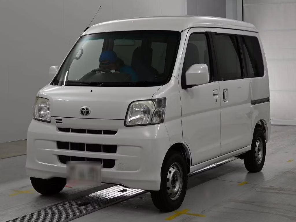 TOYOTA PIXIS VAN
