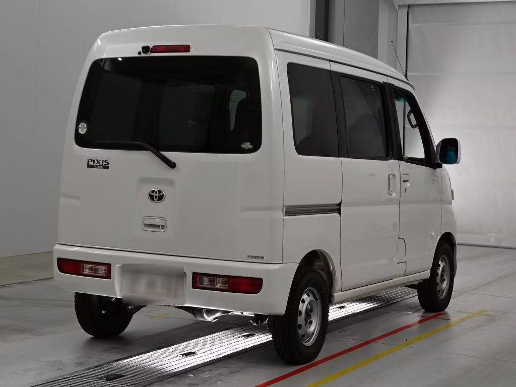 TOYOTA PIXIS VAN