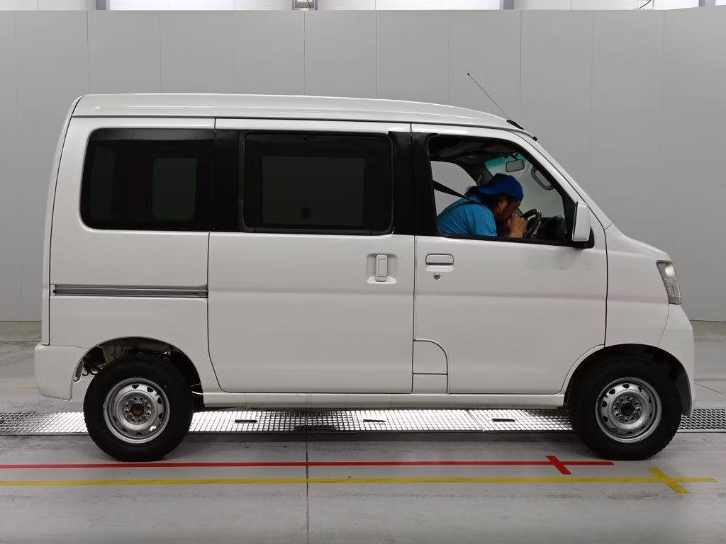 TOYOTA PIXIS VAN