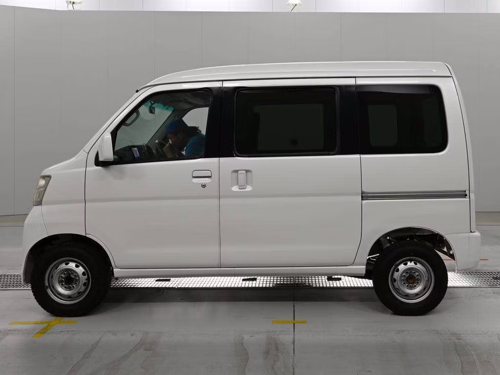 TOYOTA PIXIS VAN