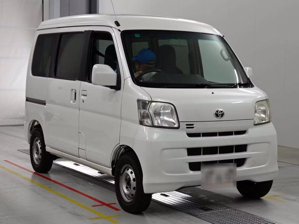 TOYOTA PIXIS VAN