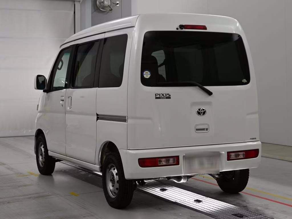 TOYOTA PIXIS VAN