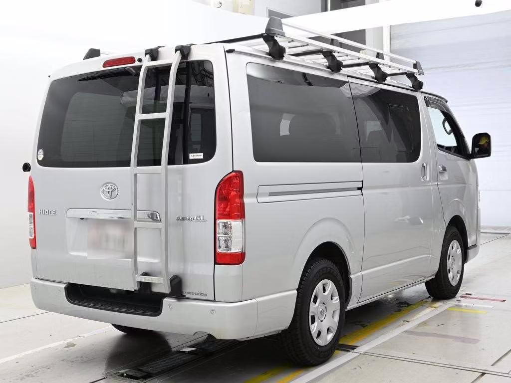 TOYOTA REGIUS ACE