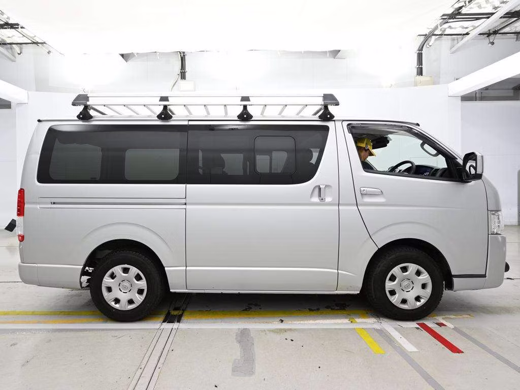 TOYOTA REGIUS ACE
