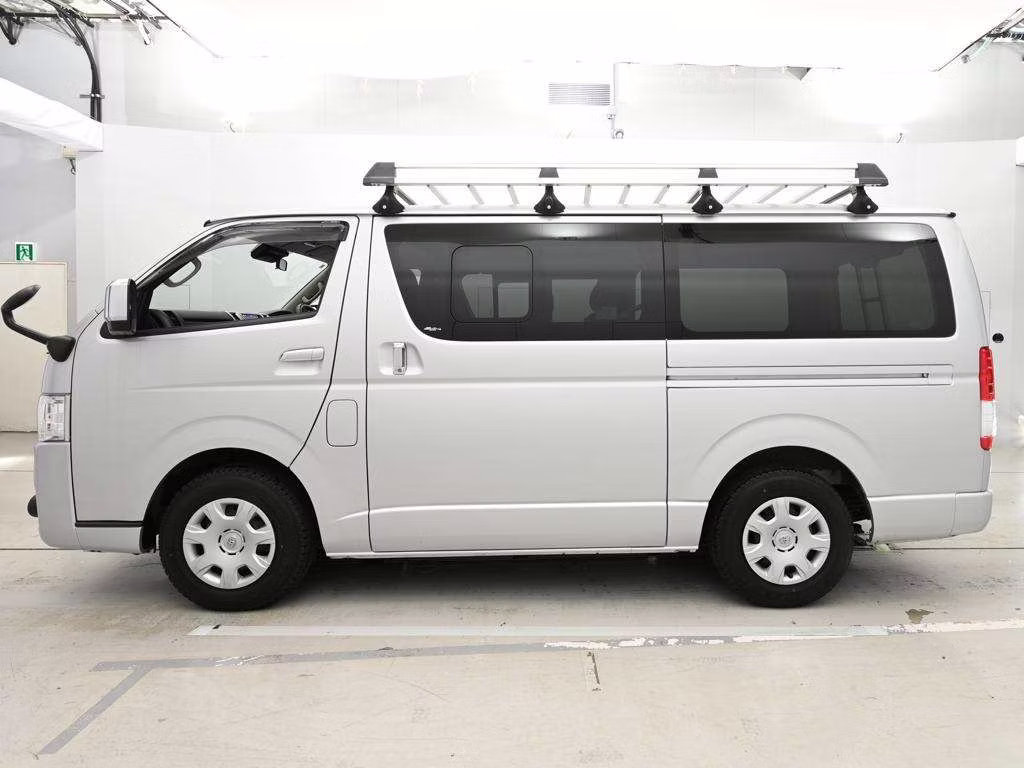 TOYOTA REGIUS ACE