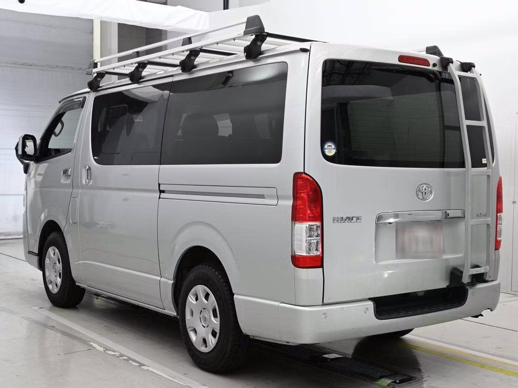 TOYOTA REGIUS ACE