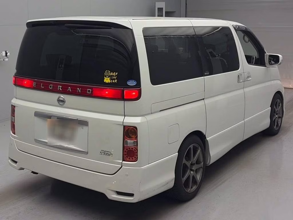 NISSAN ELGRAND