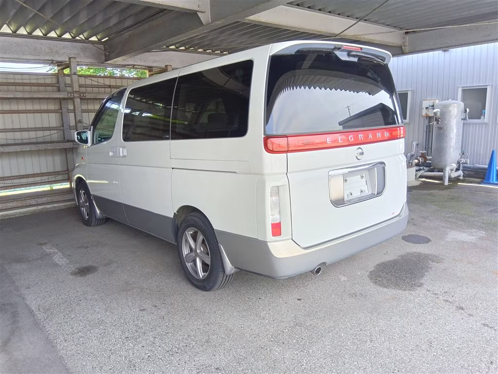 NISSAN ELGRAND