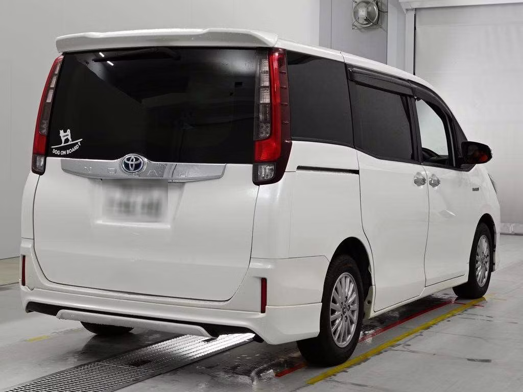 TOYOTA NOAH