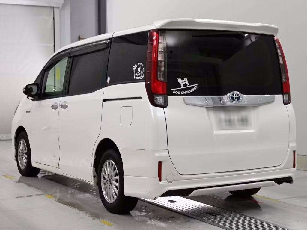 TOYOTA NOAH