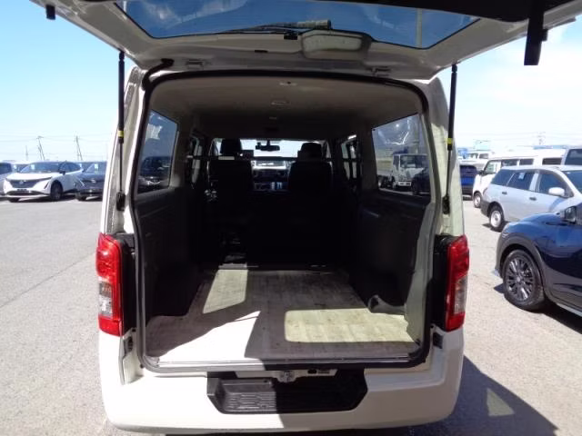 NISSAN NV350 CARAVAN
