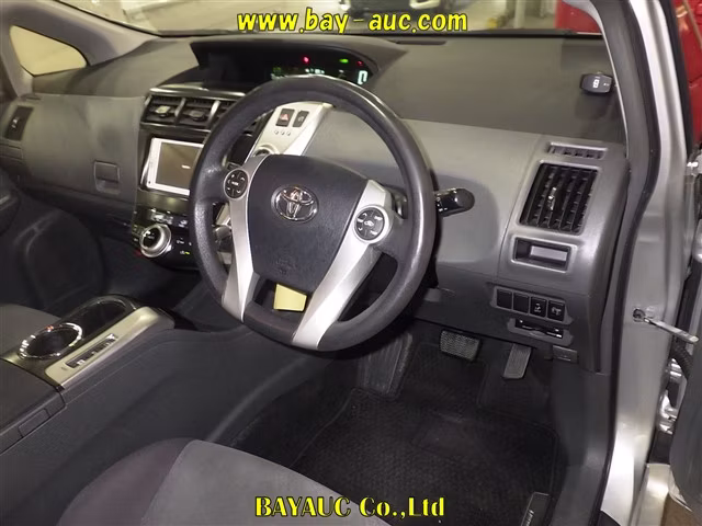 TOYOTA PRIUS ALPHA