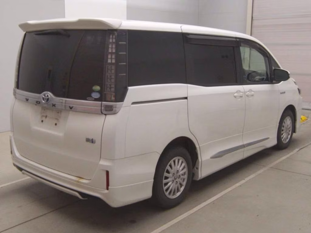 TOYOTA VOXY