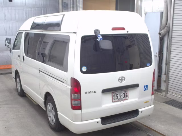 TOYOTA REGIUS ACE