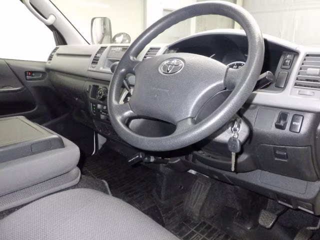 TOYOTA REGIUS ACE