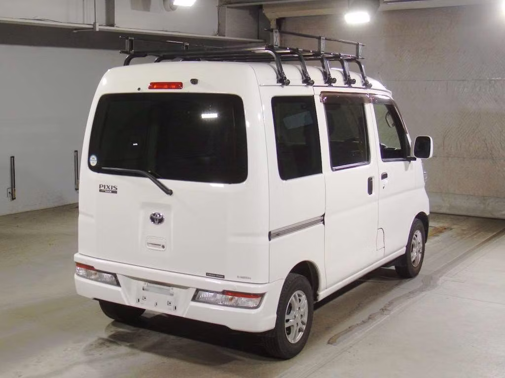 TOYOTA PIXIS VAN