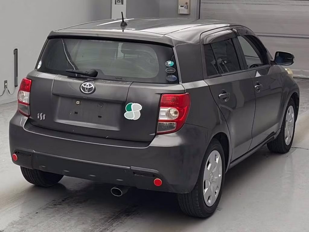 TOYOTA IST