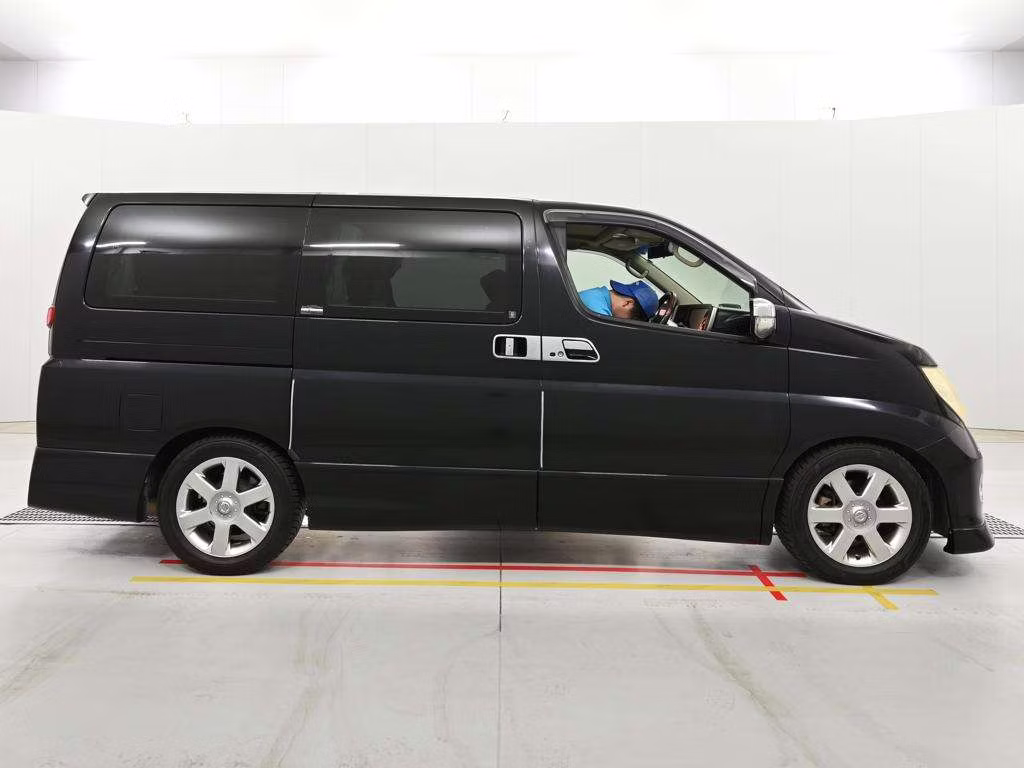 NISSAN ELGRAND