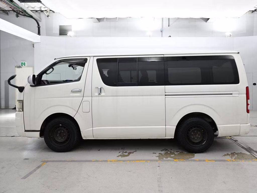 TOYOTA REGIUS ACE