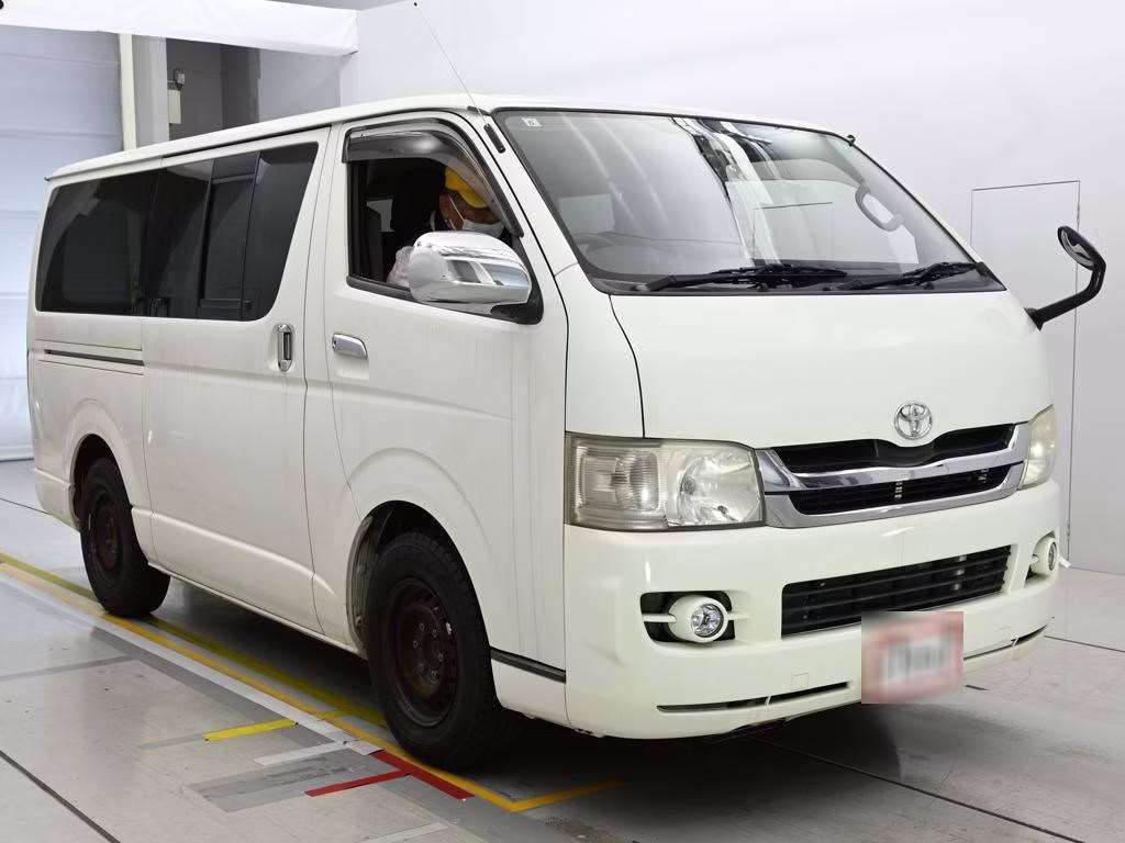 TOYOTA REGIUS ACE