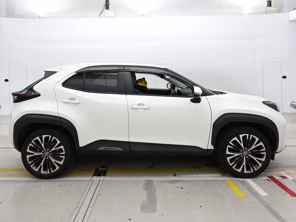 TOYOTA YARIS CROSS