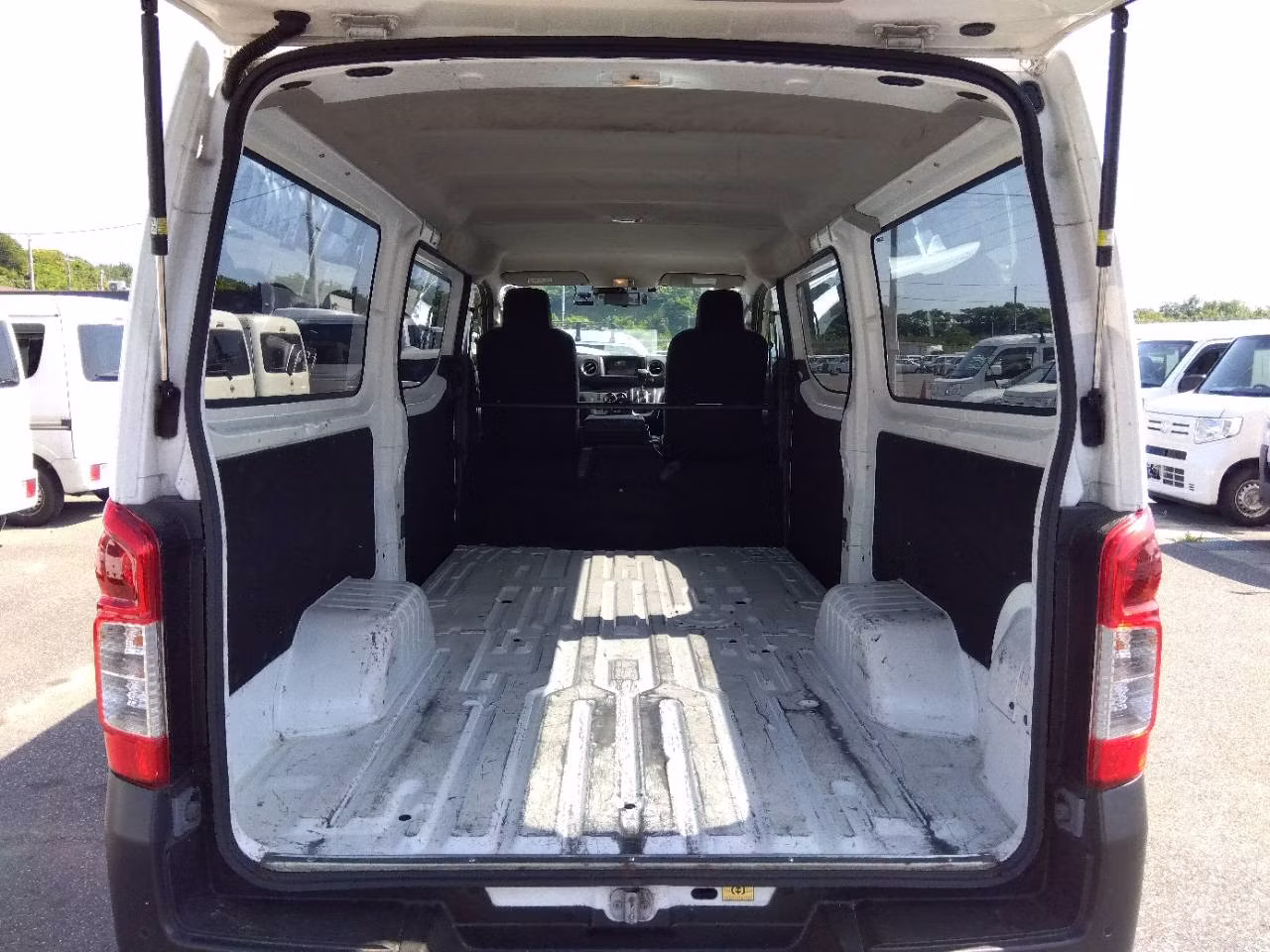 NISSAN CARAVAN