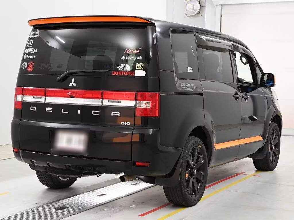 MITSUBISHI DELICA D:5