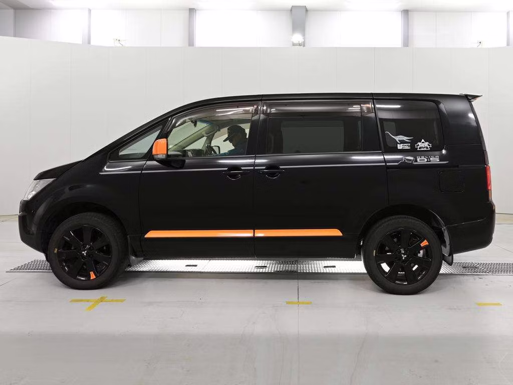 MITSUBISHI DELICA D:5