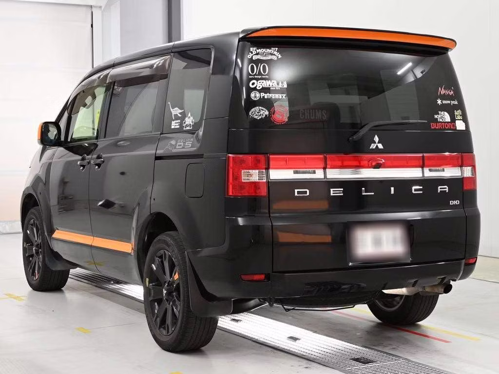 MITSUBISHI DELICA D:5