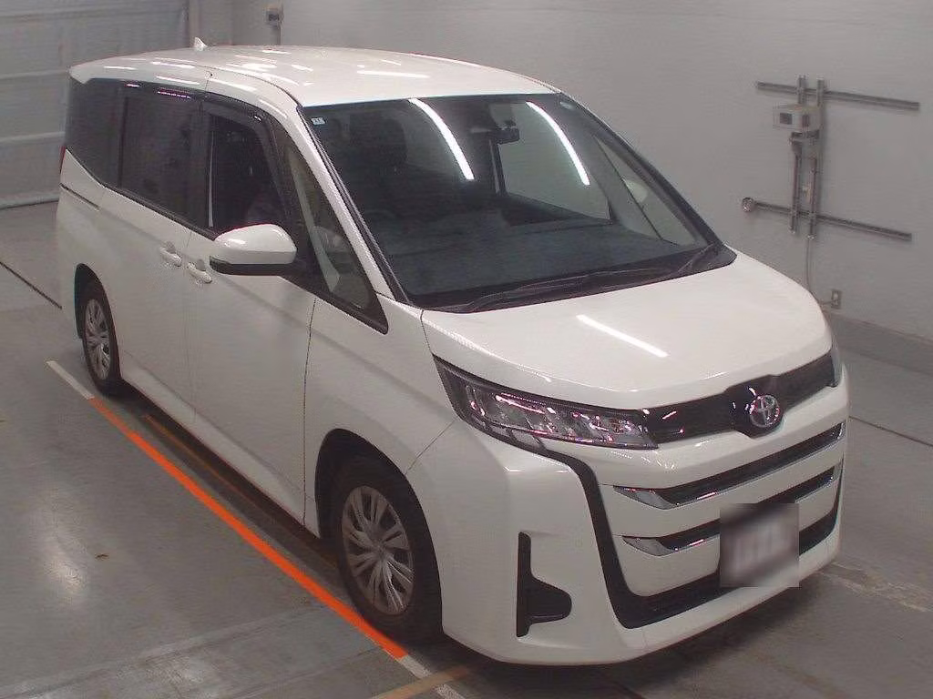 TOYOTA NOAH
