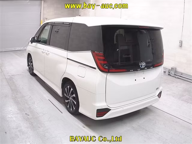 TOYOTA NOAH