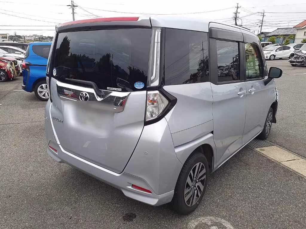 TOYOTA ROOMY