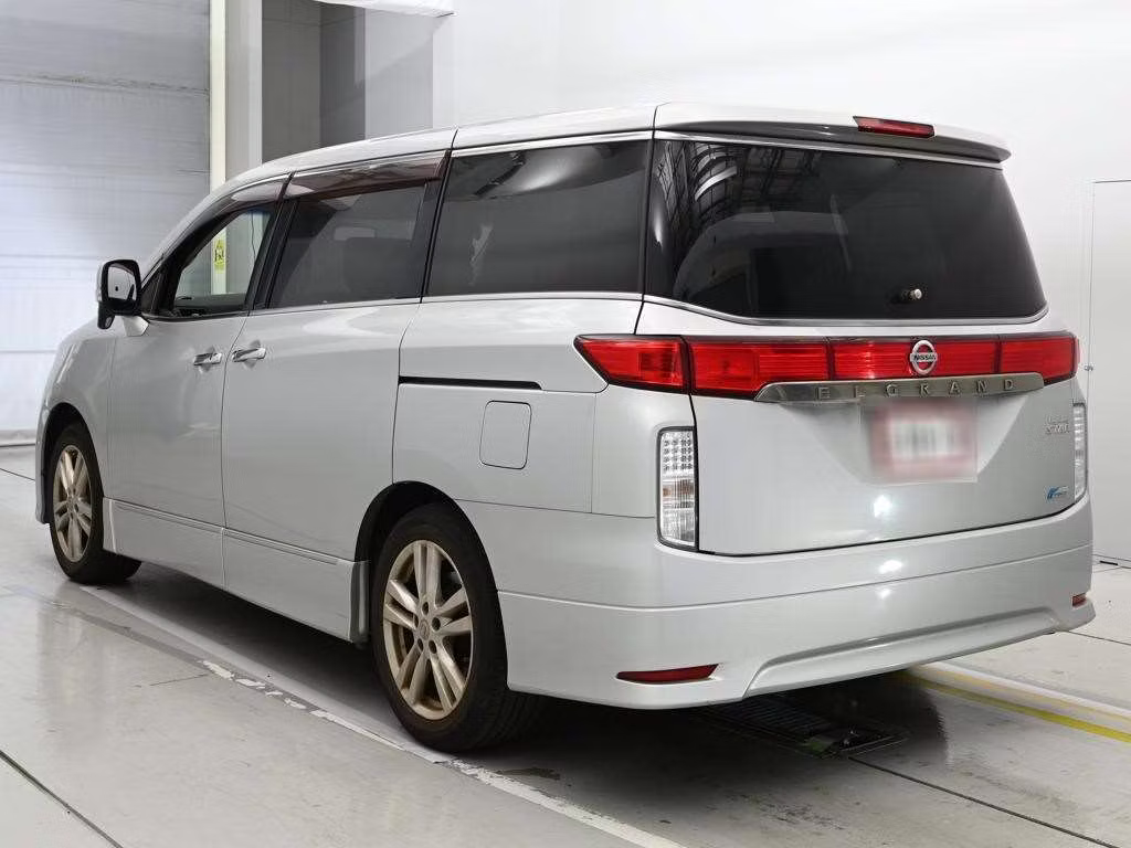 NISSAN ELGRAND