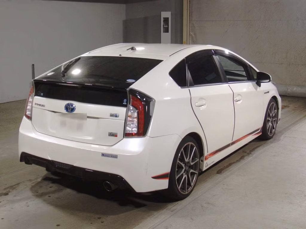 TOYOTA PRIUS