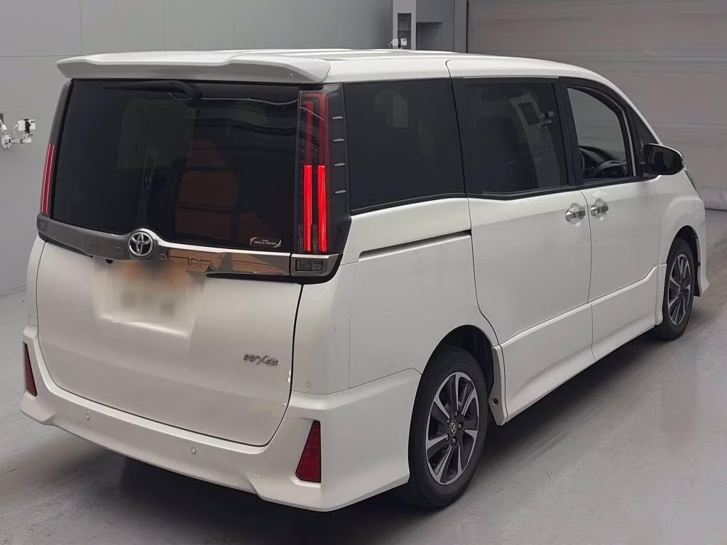 TOYOTA NOAH