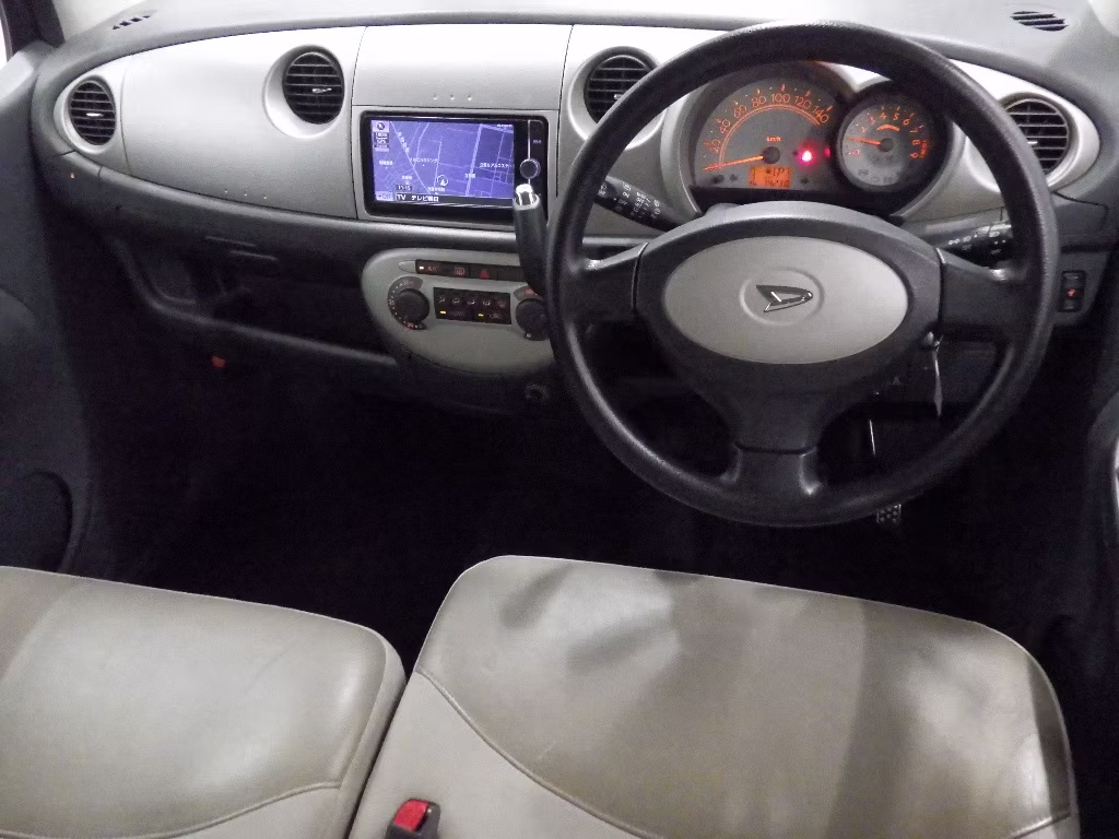 DAIHATSU MOVE LATTE