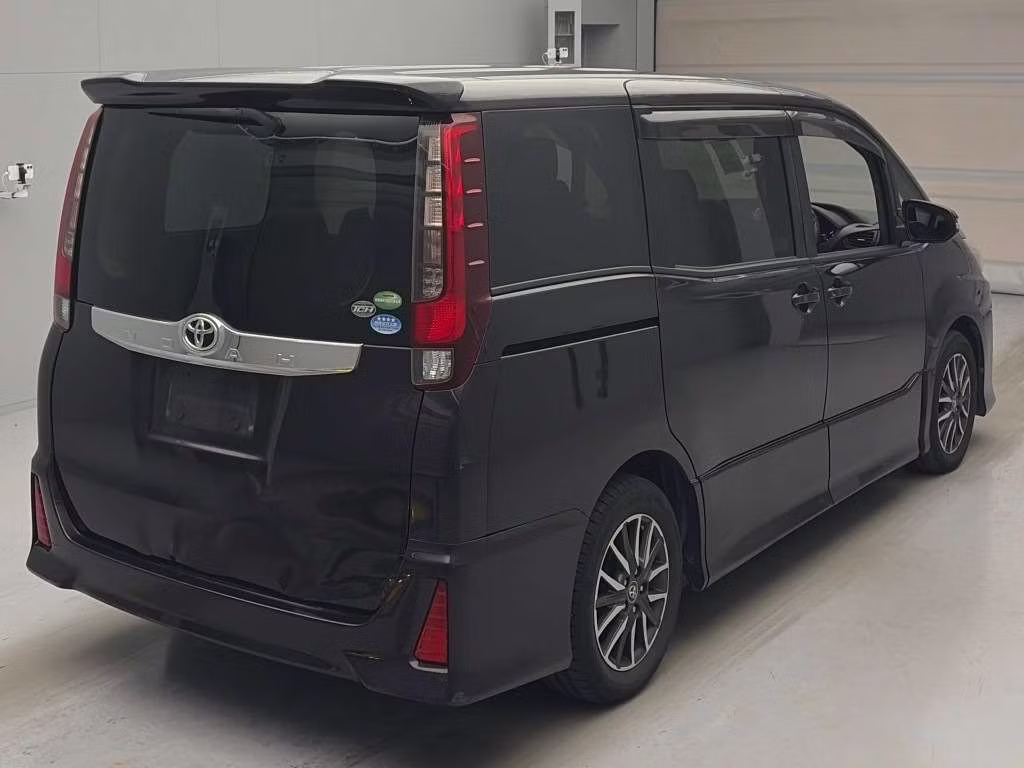 TOYOTA NOAH