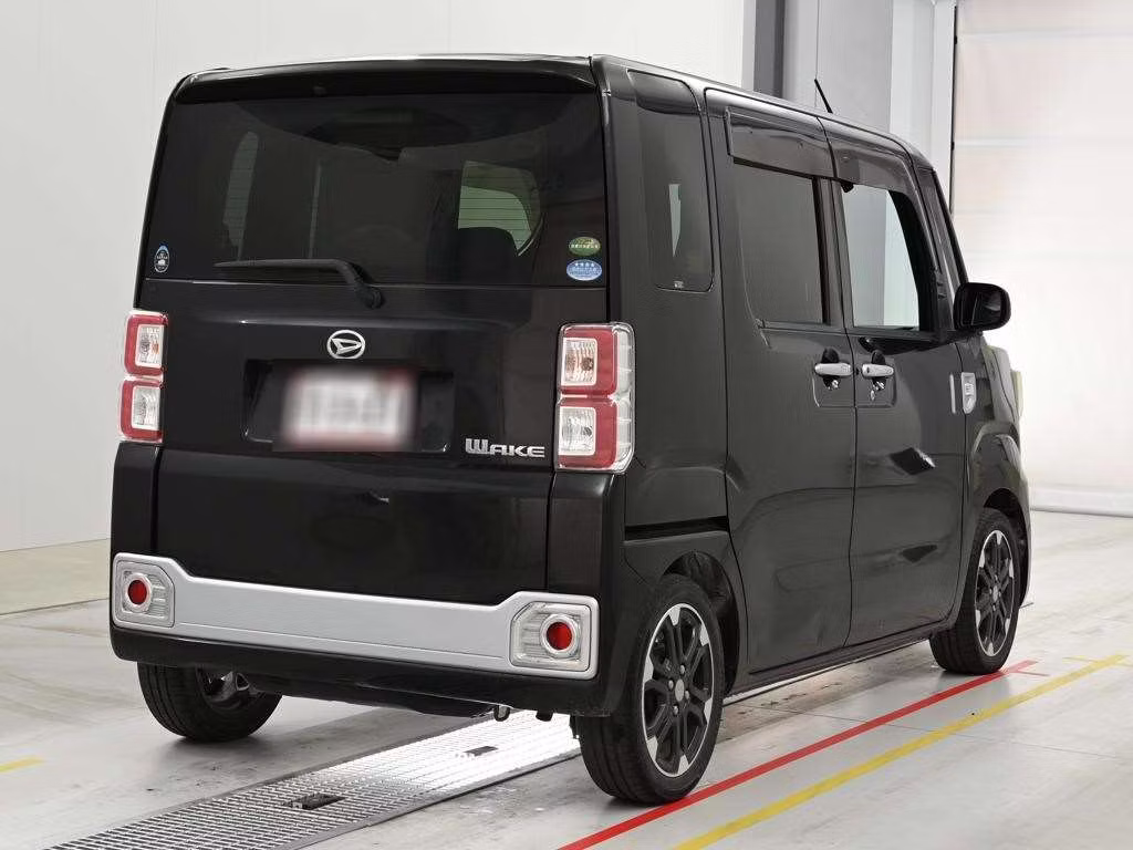 DAIHATSU WAKE