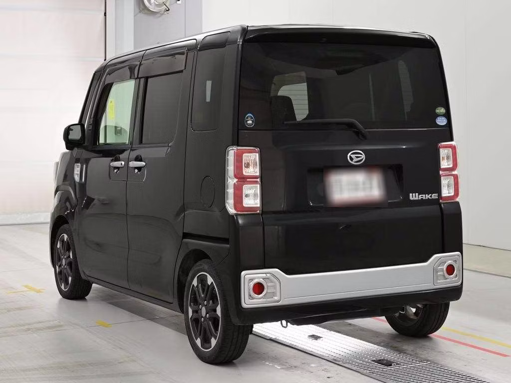 DAIHATSU WAKE
