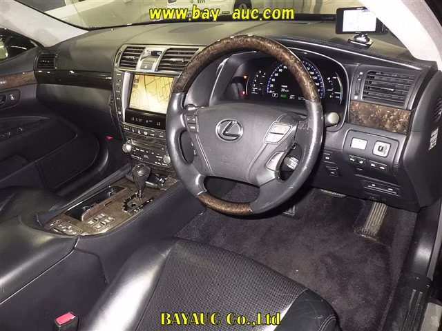 LEXUS LS600H