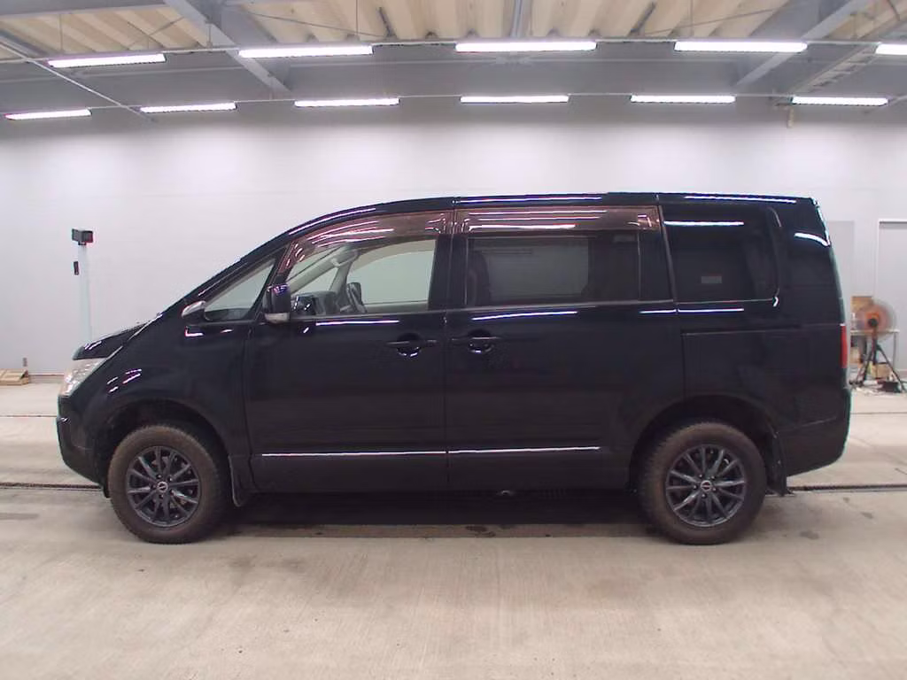 MITSUBISHI DELICA D:5