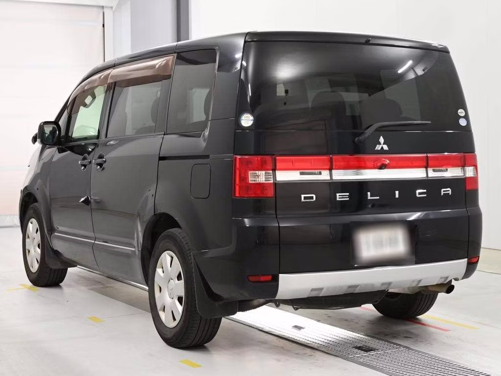MITSUBISHI DELICA D:5