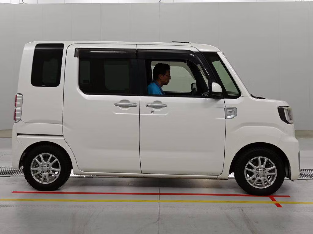 DAIHATSU WAKE