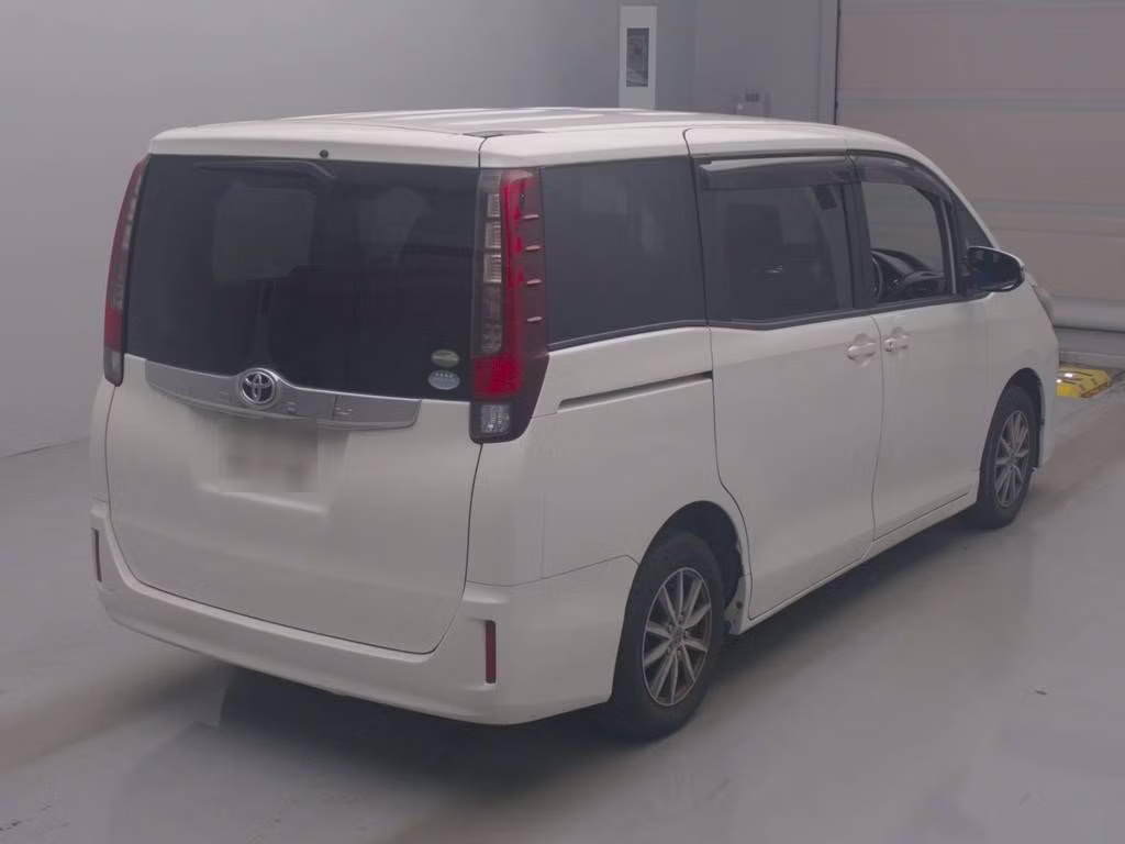 TOYOTA NOAH