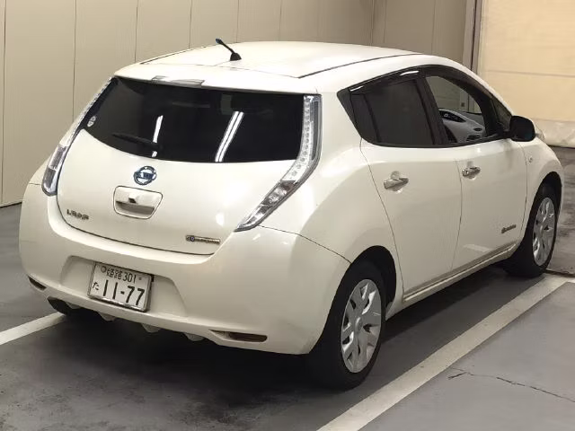 NISSAN LEAF