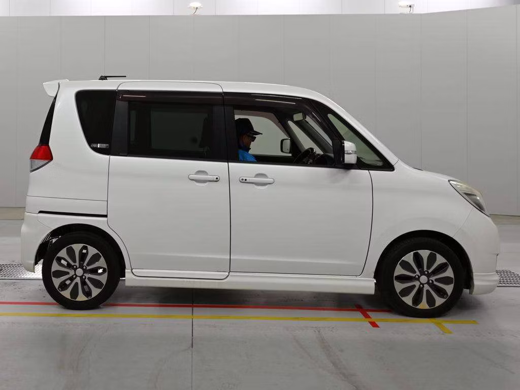 MITSUBISHI DELICA D:2