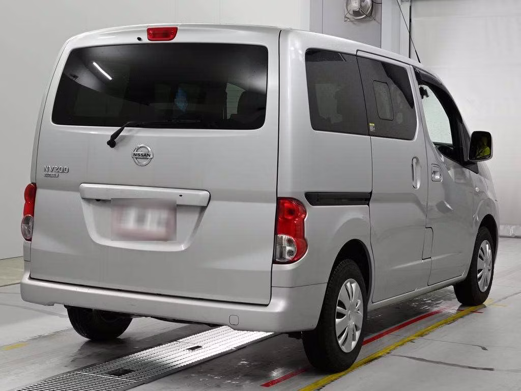 NISSAN NV200